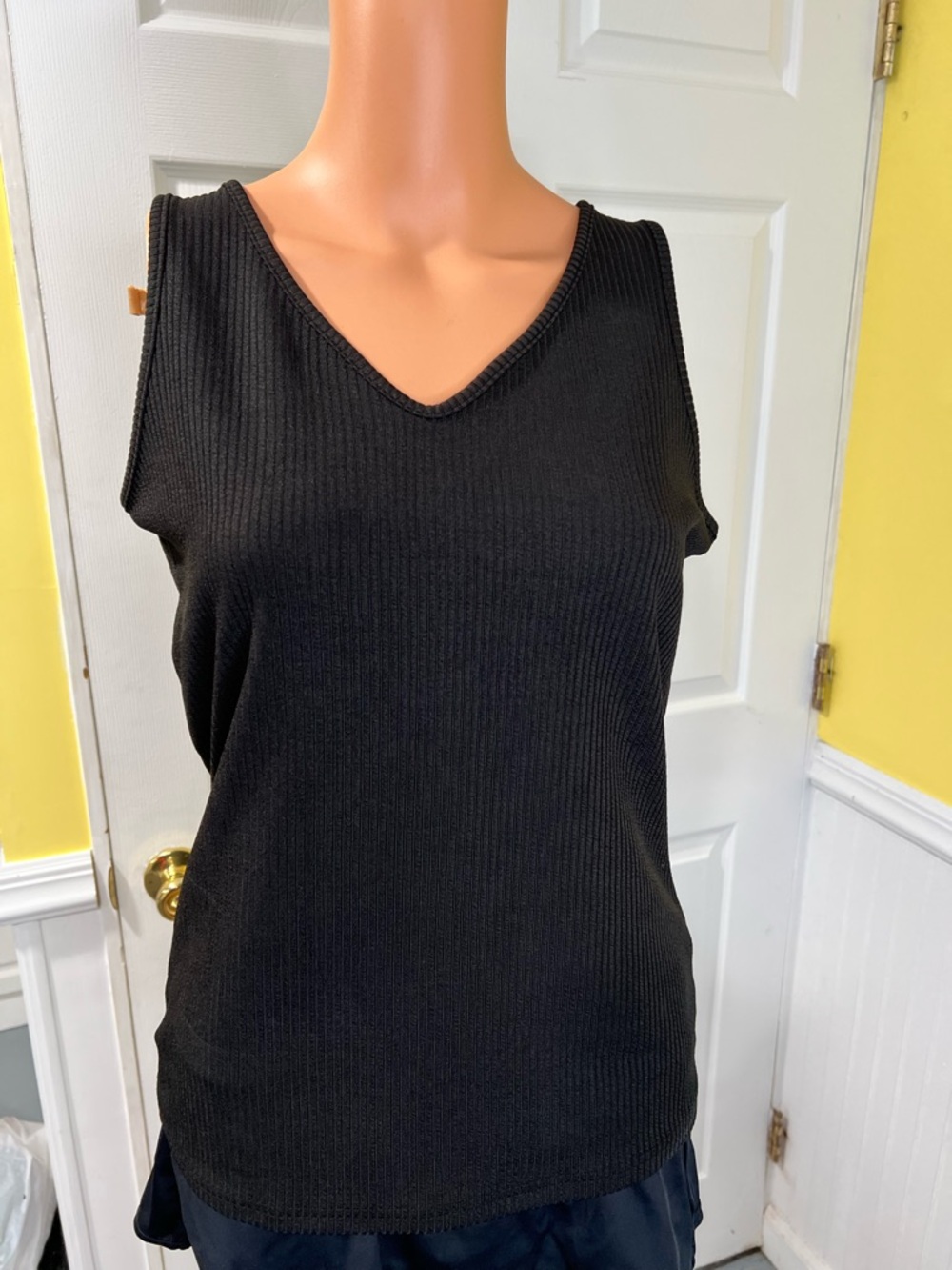 Black Ribbed V-Neck Tank Top - Women